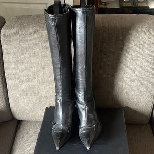 Minnelli designer. Made in Italy. Gently used black leather women’s boots.